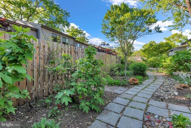 Building Photo - 1052 Cedar Ridge Ct