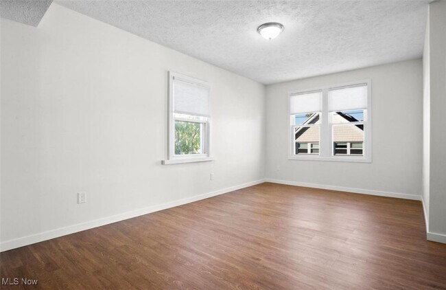 Building Photo - 1277 W 67th St