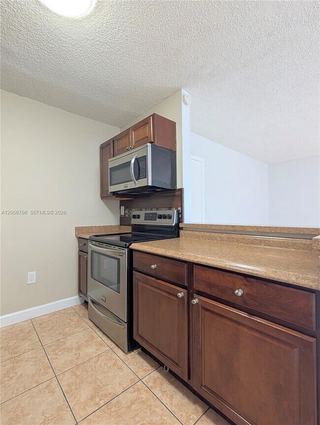 Building Photo - 10765 SW 108th Ave