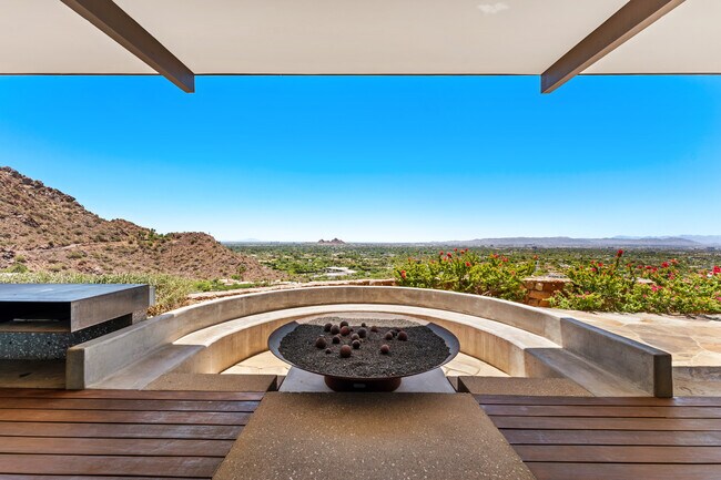 Building Photo - 4925 E Red Rock Dr