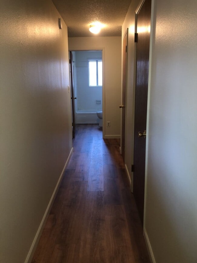 Building Photo - Spacious 3 Bedroom Home with Retro Charm!