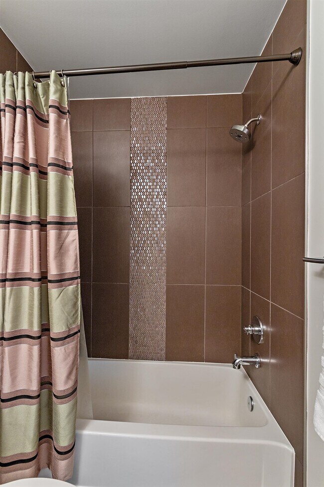 Shower - 3462 Albion St