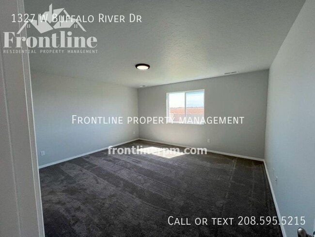 Building Photo - 1327 W Buffalo River Dr
