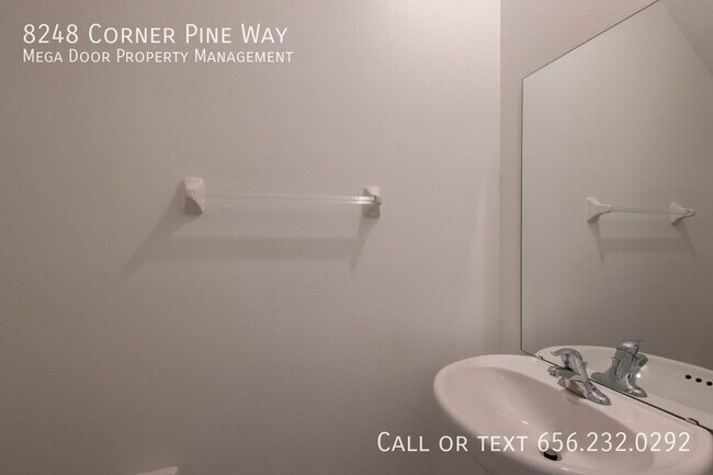 Building Photo - 8248 Cor Pne Wy