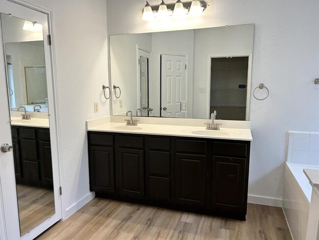 Building Photo - 1506 Cosmos Way