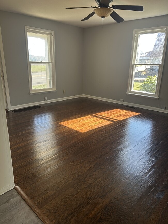 Building Photo - 1015 N Main St