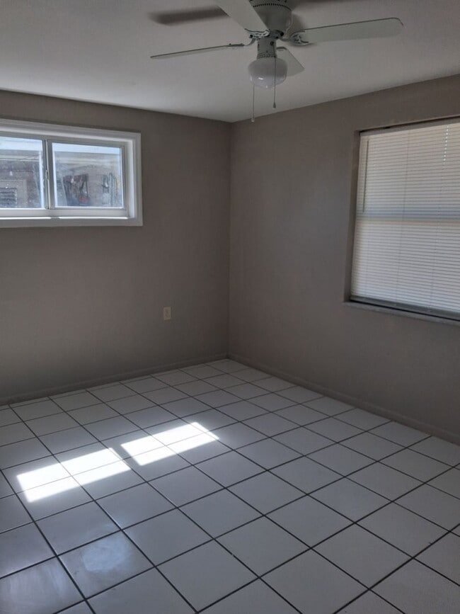 Building Photo - 3 Bedroom 2 bath on a dead end street