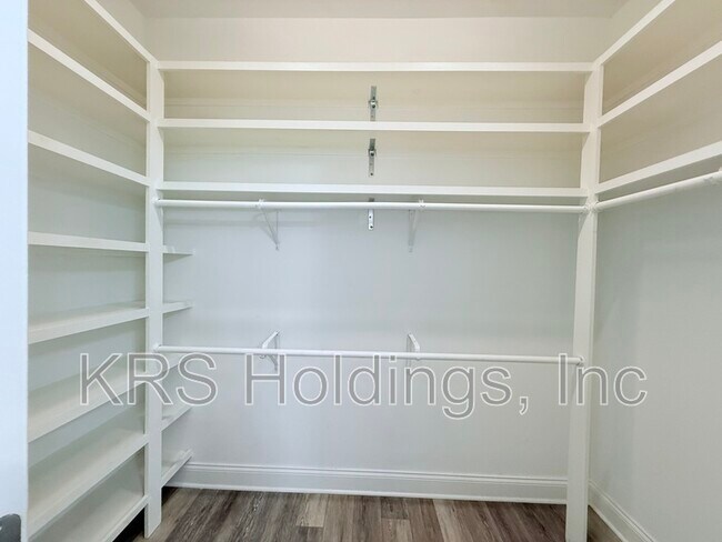 Building Photo - 5810 Spring Glen Lane