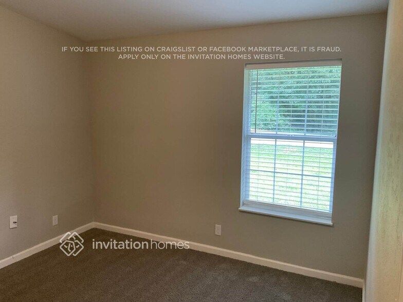 Building Photo - 738 Sheppard Rd