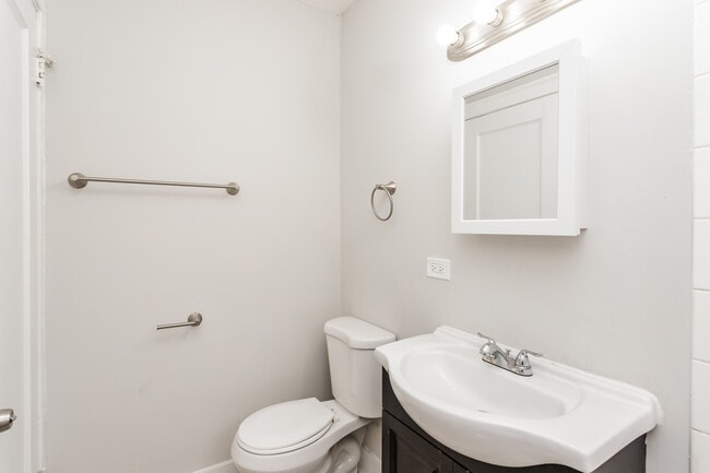 Building Photo - 6949 S Paxton Ave