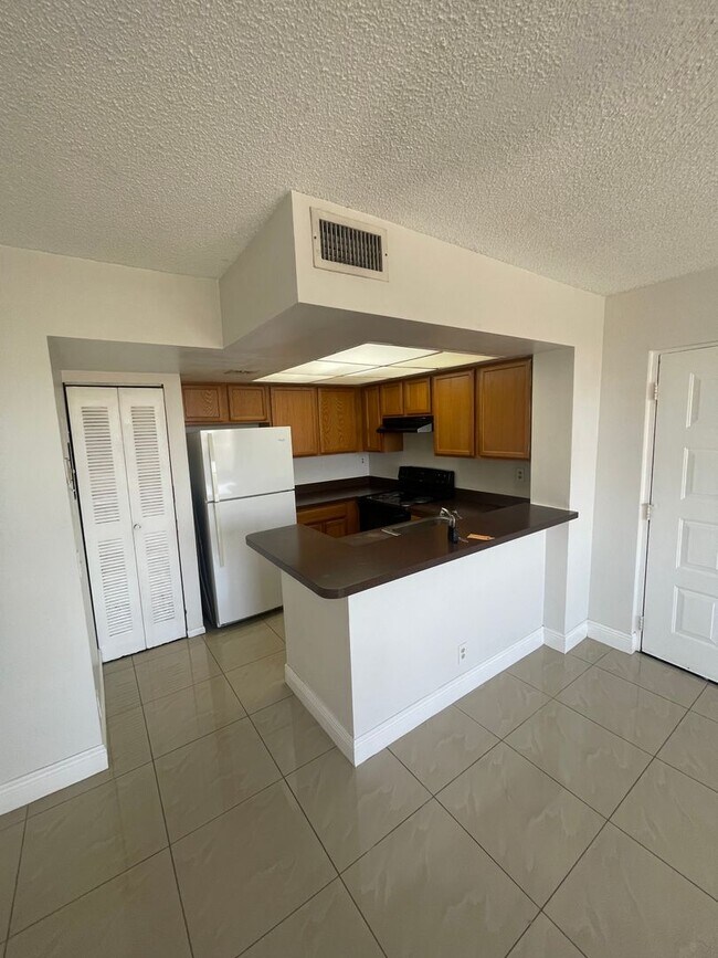 Building Photo - 708 Executive Center Dr