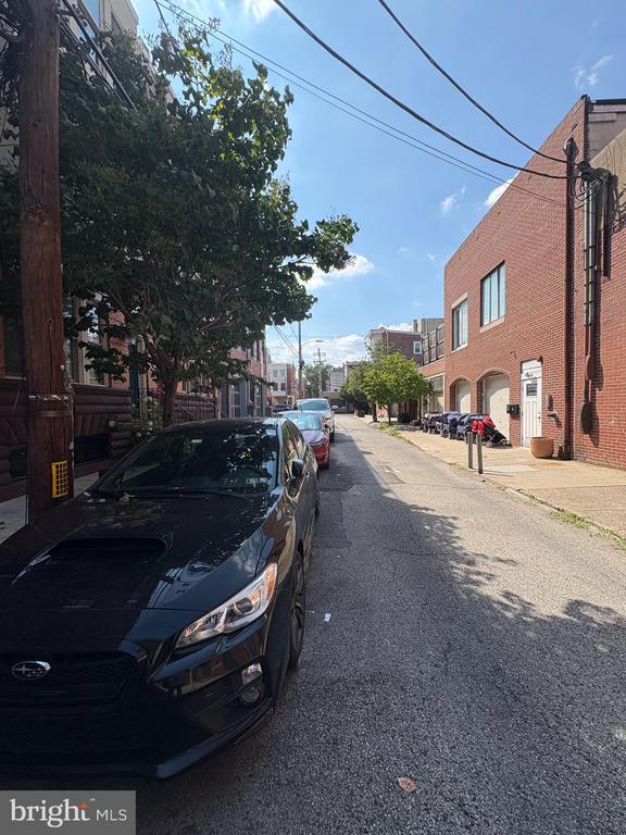 Building Photo - 725 Kater St