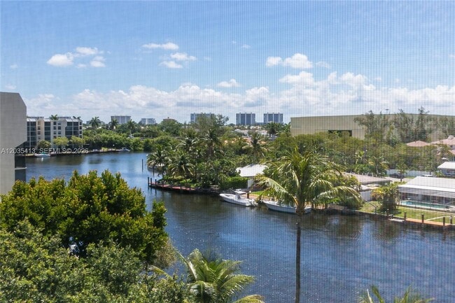Building Photo - 14 Royal Palm Way