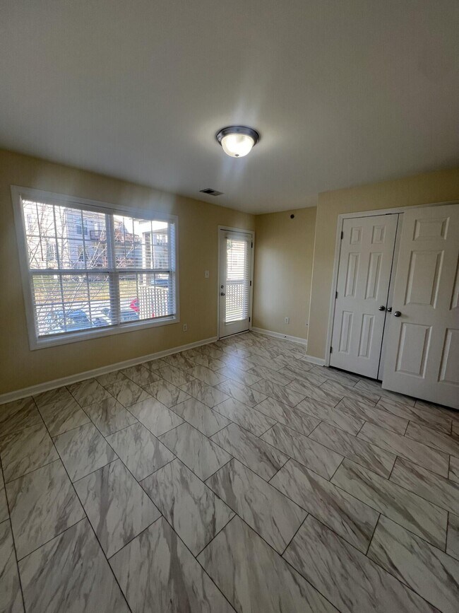 Building Photo - 857 Malabu Dr