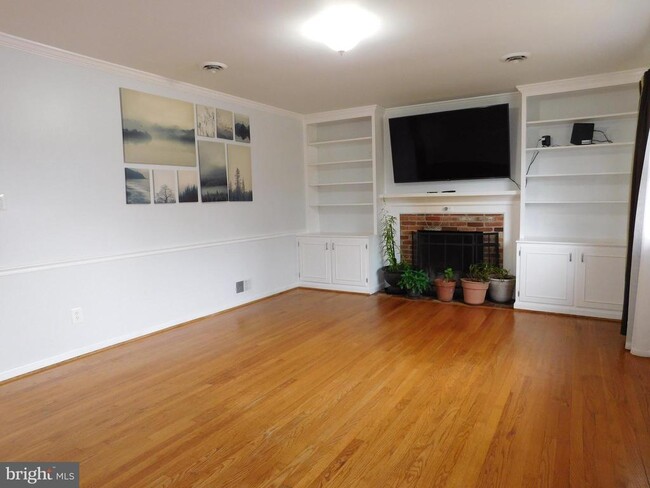 Building Photo - 8428 Aubrey Dr