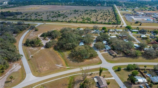 Building Photo - 4001 E Sunflower Cir