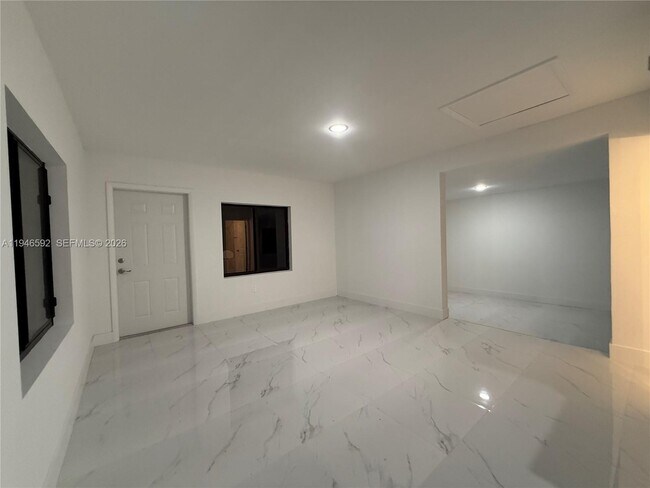 Building Photo - 450 Beacom Blvd