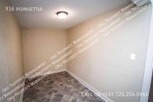 Building Photo - 936 poinsettia-