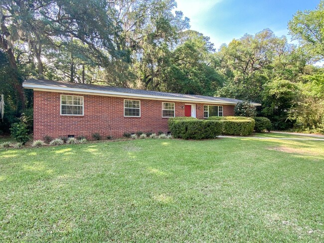 Building Photo - Beautiful Brick Home Off W. Tharpe Street ...