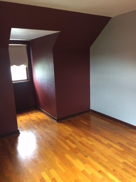 Building Photo - 803 23rd St S