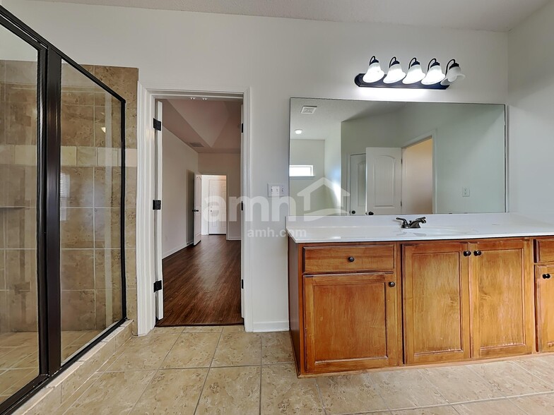 Building Photo - 10361 Cooper Ridge Cv