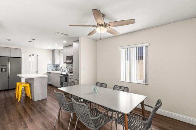 Building Photo - 1121 N 66 Terrace