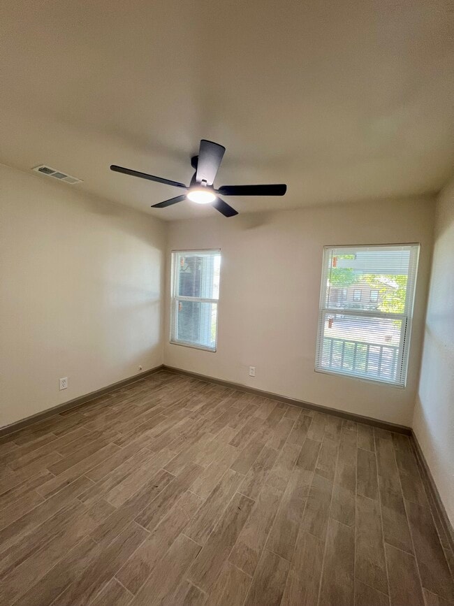 Building Photo - 1505 Maple Dr