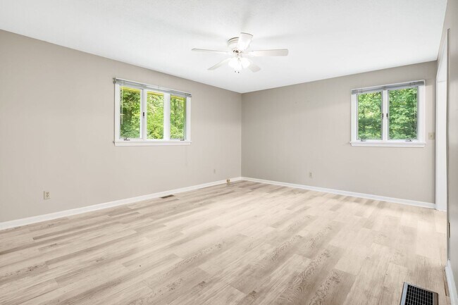Building Photo - 102 Arbor Ln