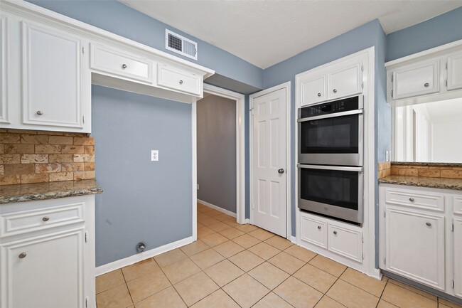Building Photo - 6715 Greenvale Ln