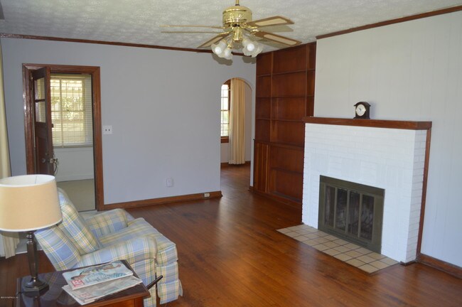 Building Photo - 8025 Oakwood St