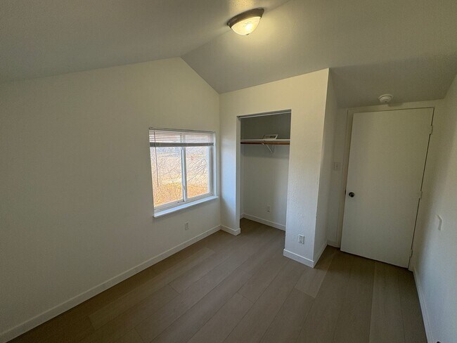 Building Photo - 205/207 Broadwater Ave