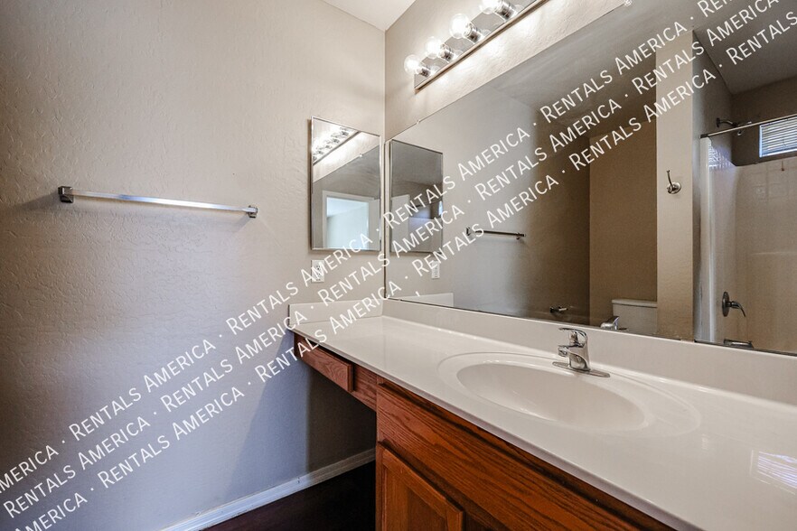 Building Photo - 6817 E Quiet Retreat
