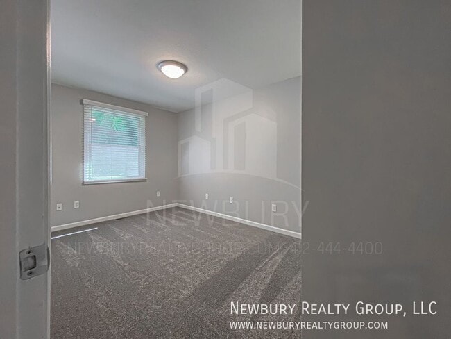 Building Photo - 135 Banksville Pl