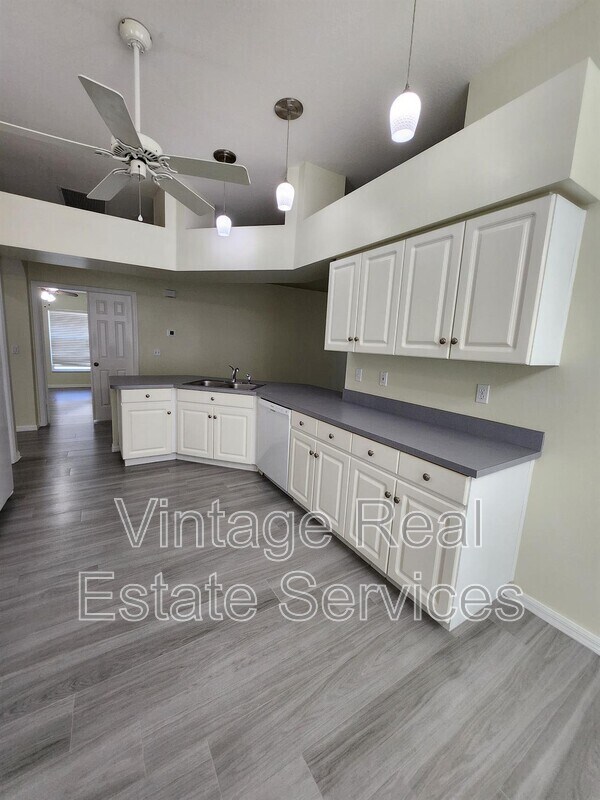 Building Photo - 819 Sandy Trail Pl