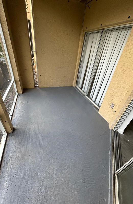 Building Photo - 4815 Via Palm Lakes