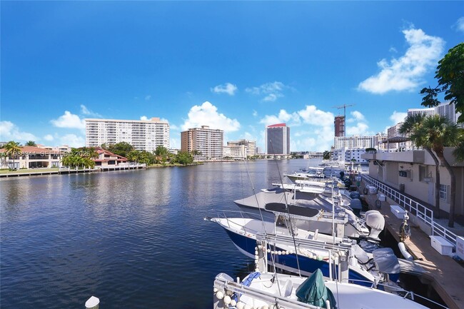 Building Photo - 1985 S Ocean Dr