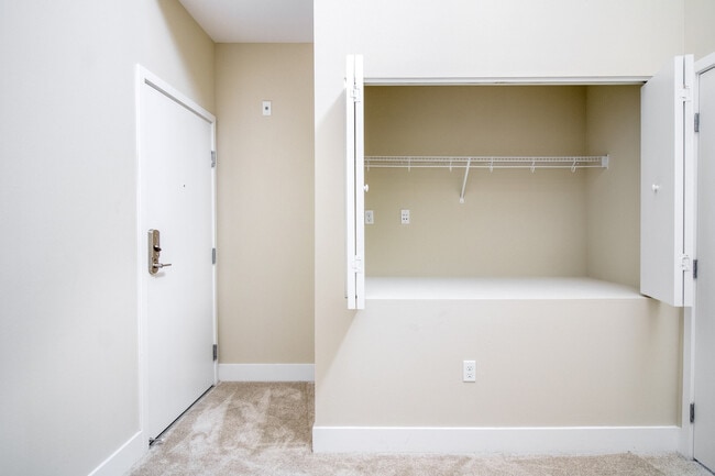 Building Photo - 899 Morrison Park Dr