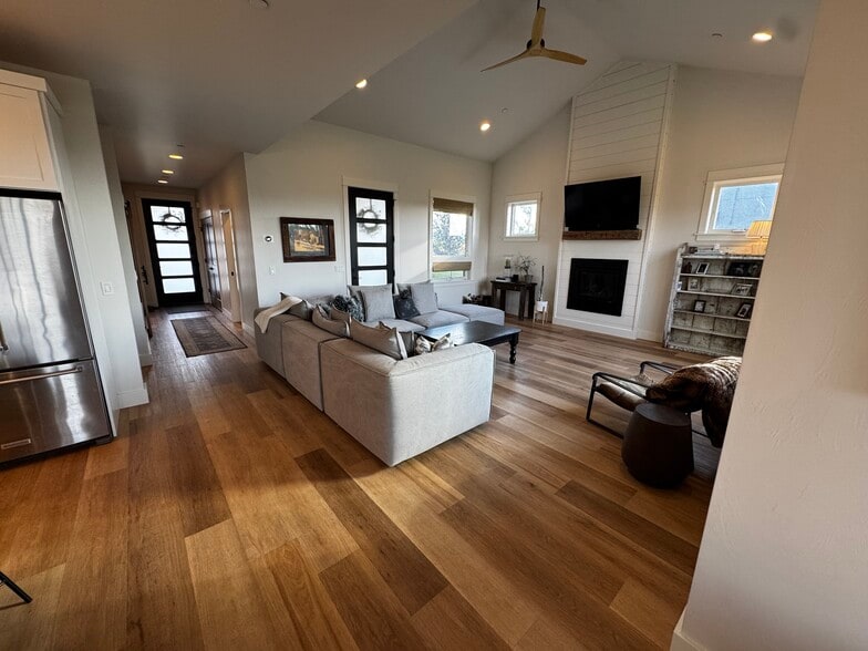 Building Photo - 169 Riparian Way