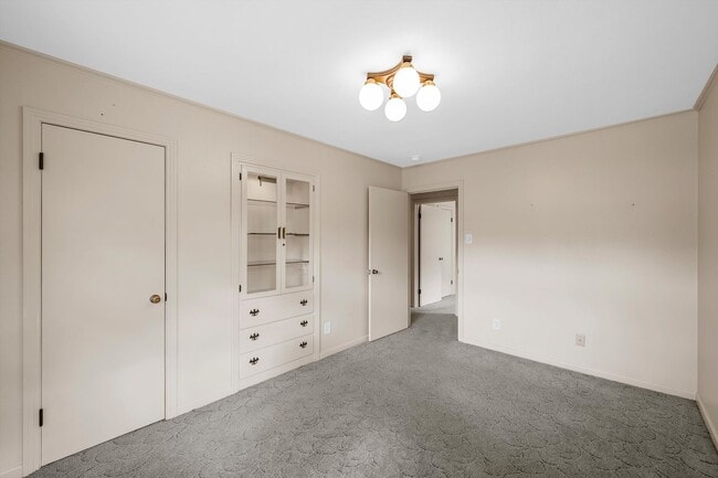 Building Photo - Private Woodway Retreat