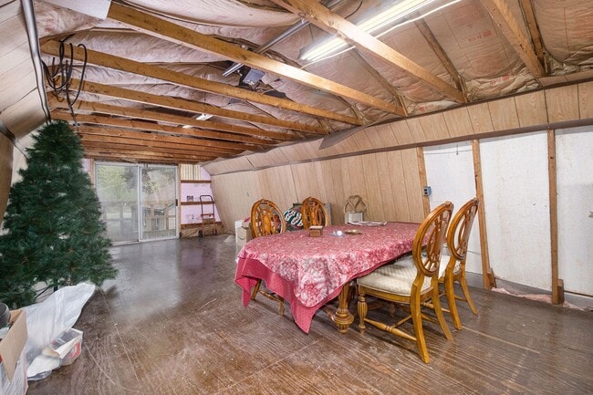 Building Photo - Charming, remodeled 2-Bed/1-Bath  ranch style home with enclosed yard and garage with bonus stora...