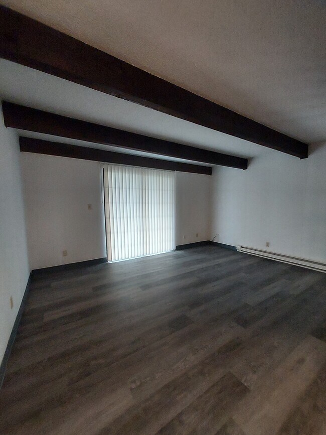 Building Photo - 187 Buckingham St