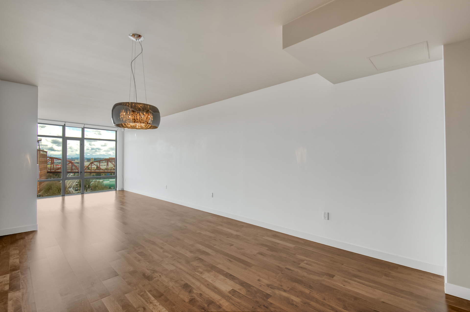 Livingroom unfurnished - 1260 NW Naito Pky