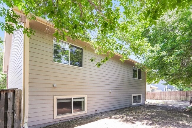 Building Photo - 4442 Biscay St