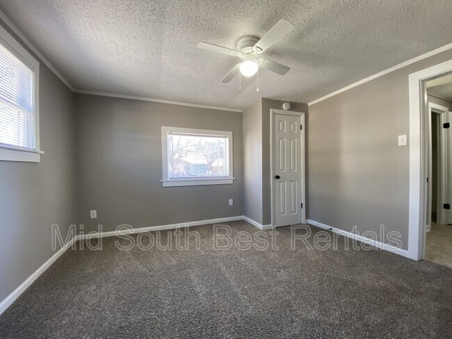 Building Photo - 3140 Sinclair St