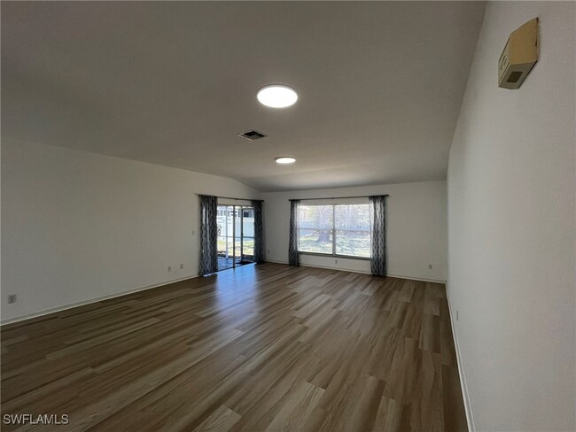 Building Photo - 1175 Moon Lake Dr