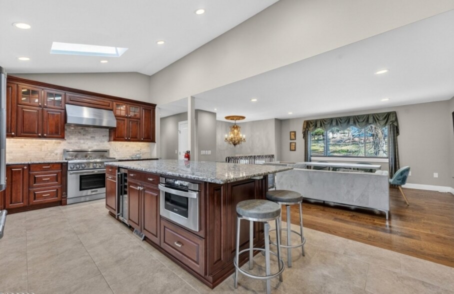 Building Photo - 2289 Brookside Dr