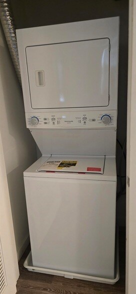 Building Photo - 687 Ocean Ave