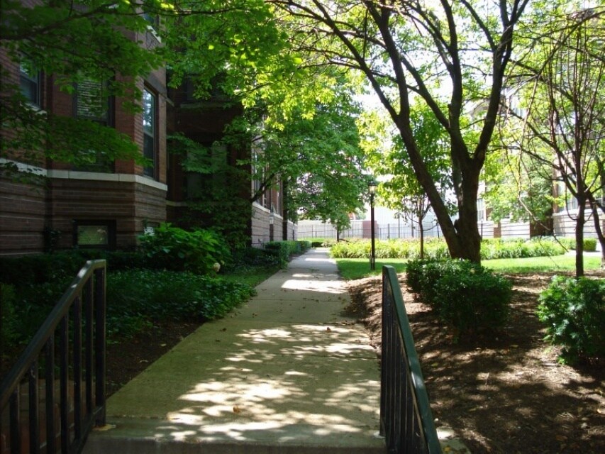 Building Walkway to Entry Door - 527 Clara Ave