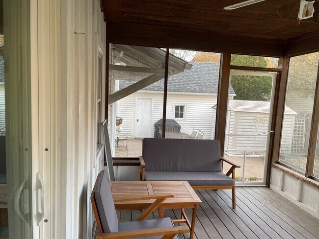 Porch. - 826 Hall St