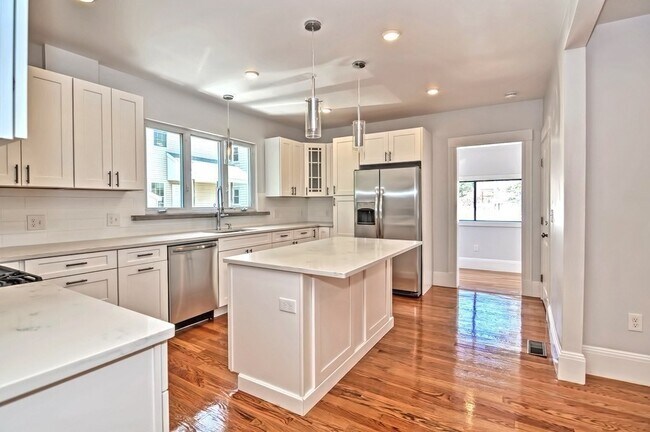 Building Photo - 12 Emerald St